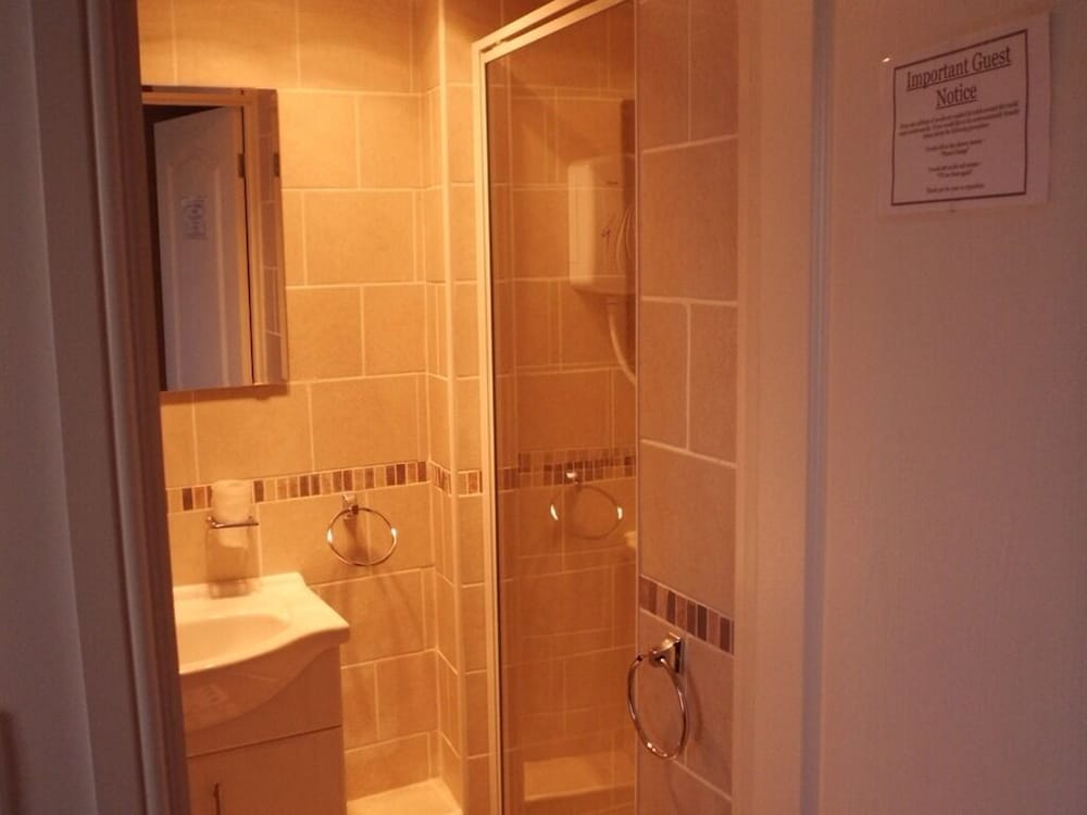 Standard Suite, Ensuite photo 2