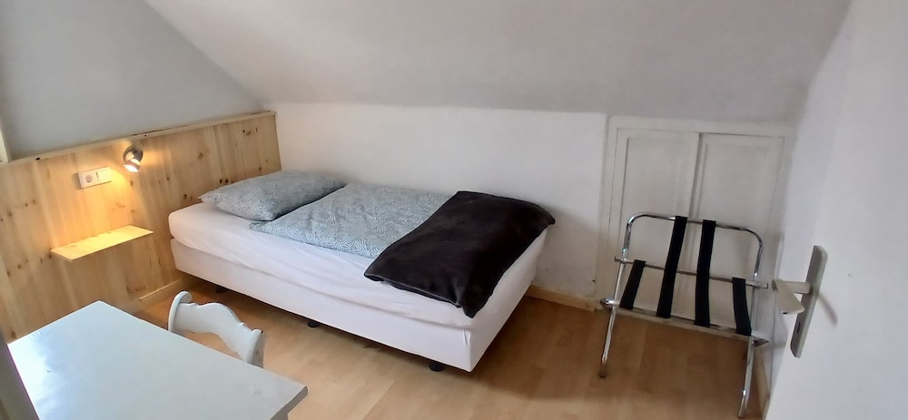 Basic Single Room photo 1