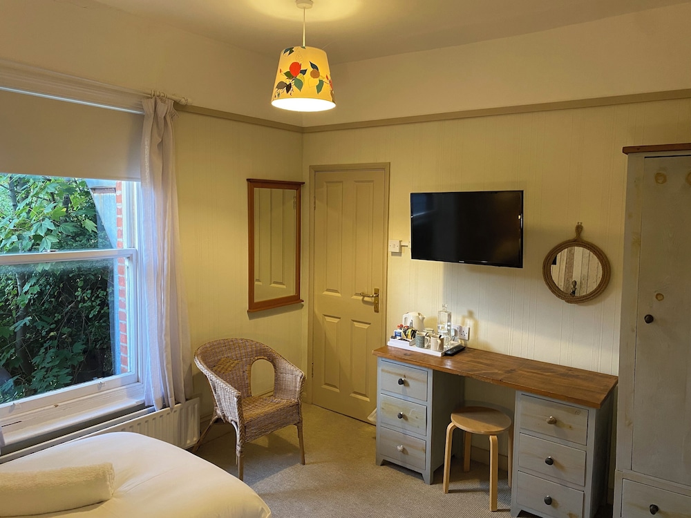 Standard Twin Room - Photo 3