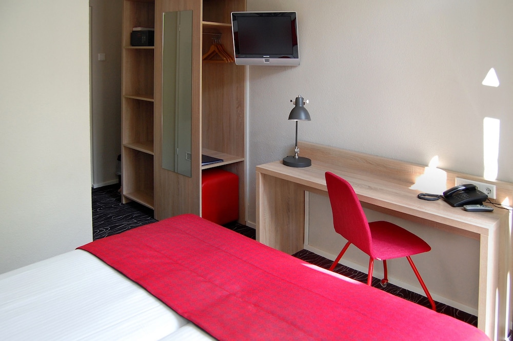 Standard Room, 2 Twin Beds photo 2
