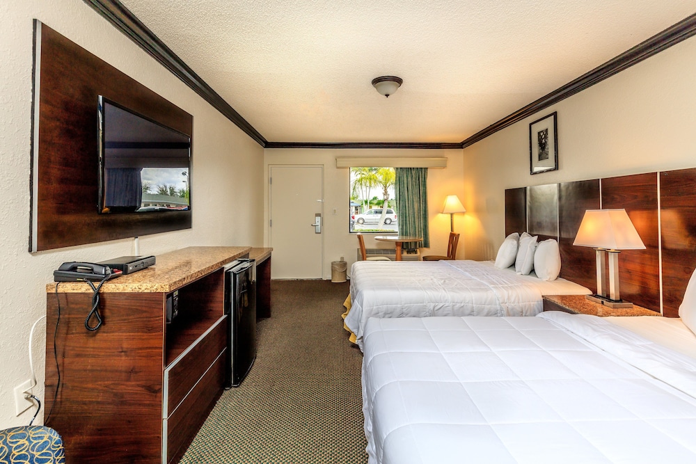 Deluxe Room, 2 Queen Beds, Non Smoking - Photo 3