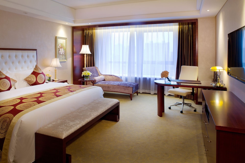 Deluxe Suite, 1 King Bed photo 2