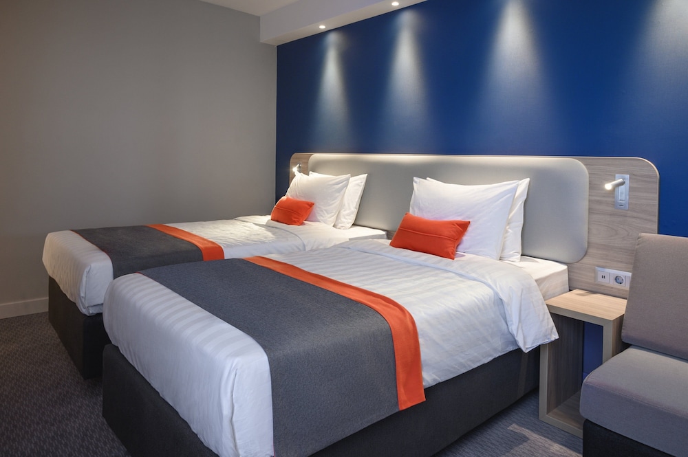Standard Room, 2 Twin Beds, Smoking - Photo 1