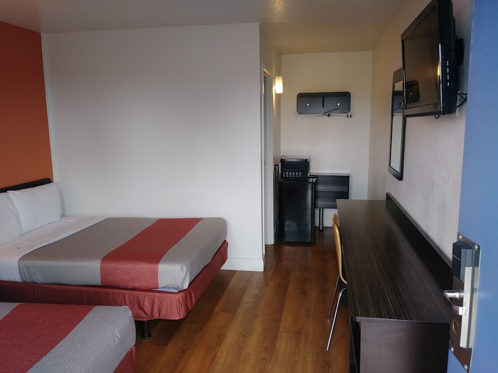 Standard Room, 2 Double Beds, Non Smoking photo 1