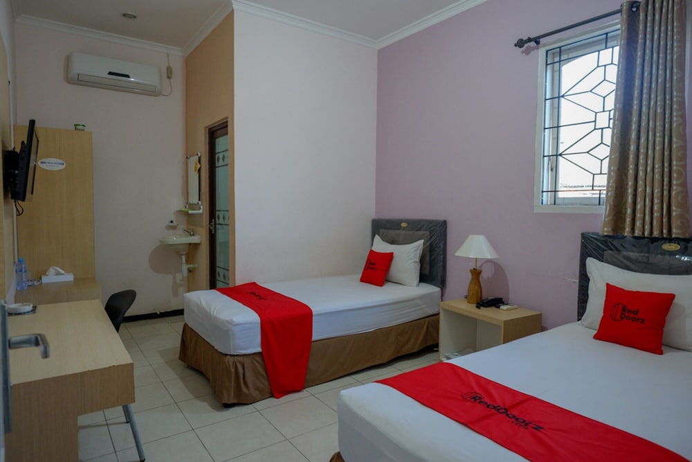 Twin Room (RedDoorz)
