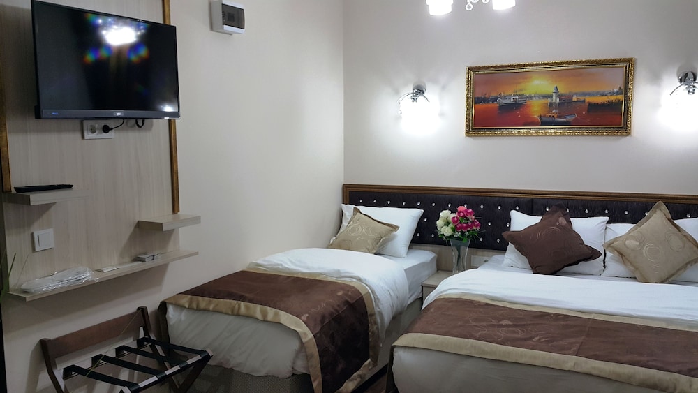 Deluxe Triple Room photo 3