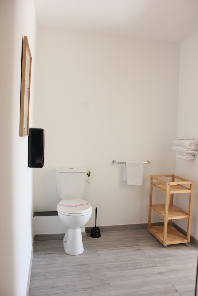 Standard Double Room - Photo 6