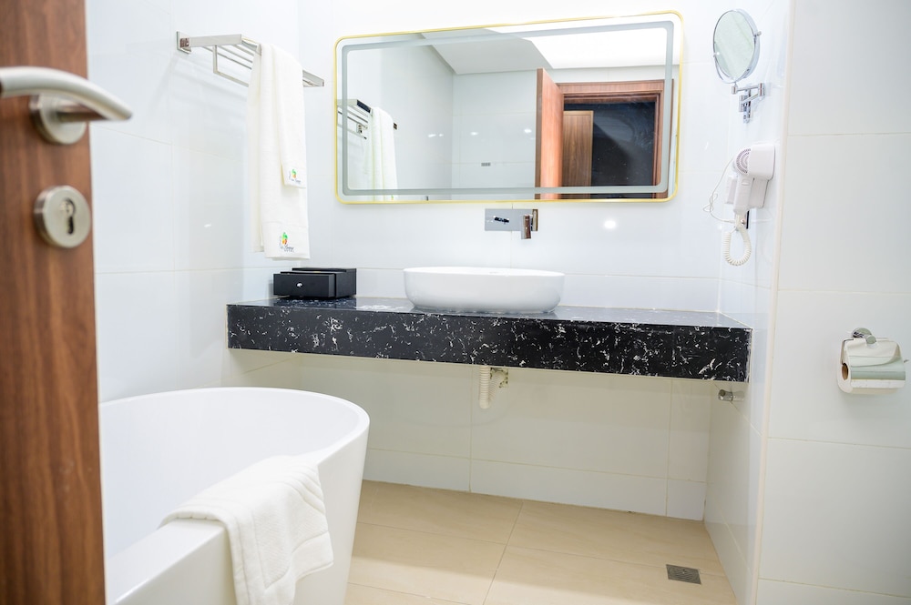 Executive Suite - Photo 9