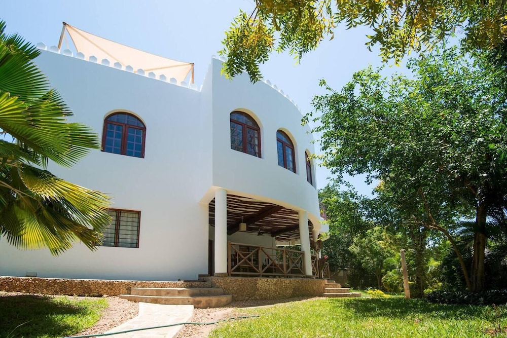 Villa photo 1