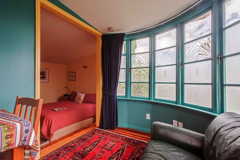 Studio, 1 Queen Bed, Courtyard Area
