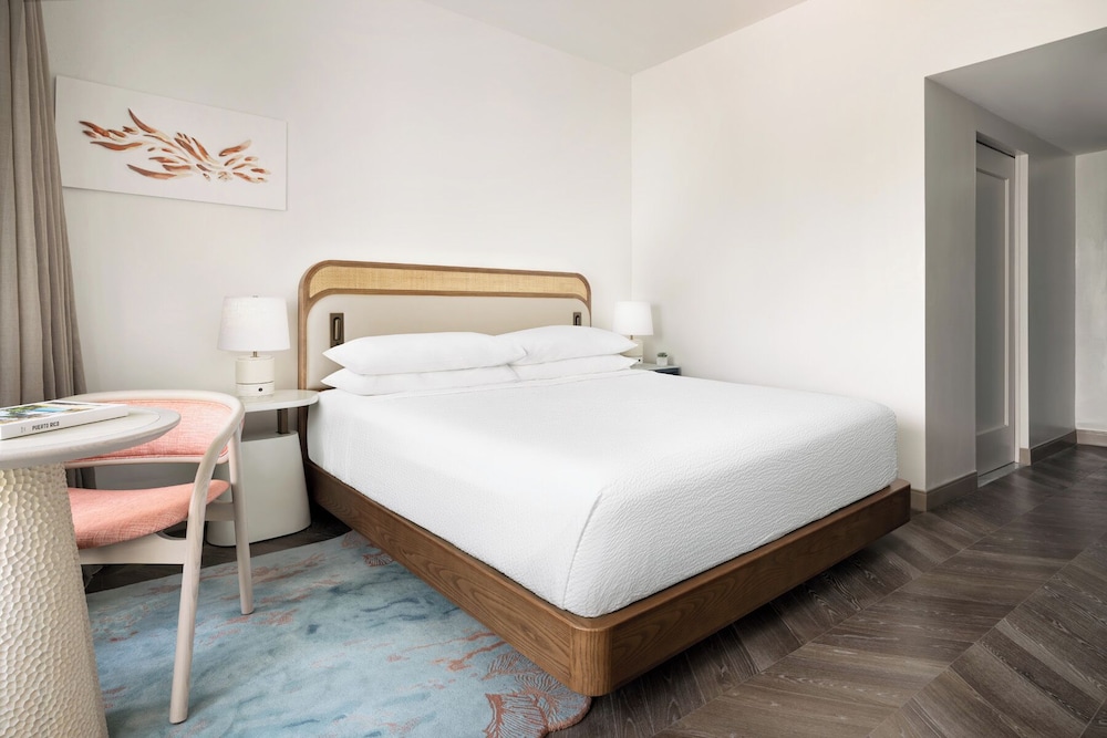 1 King Bed Poolside - Photo 2