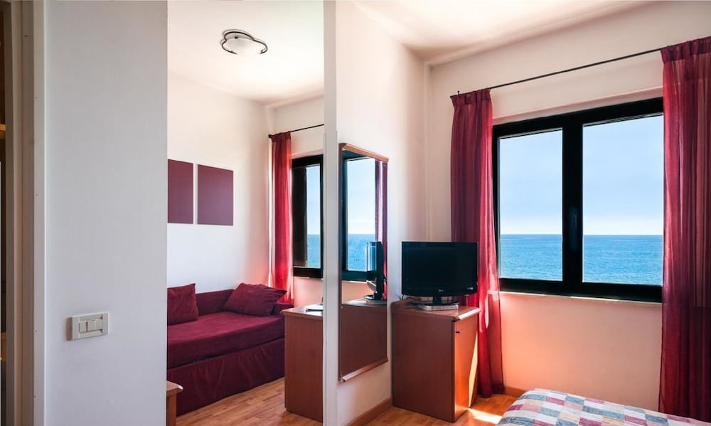 Double Room, Sea View - Photo 3