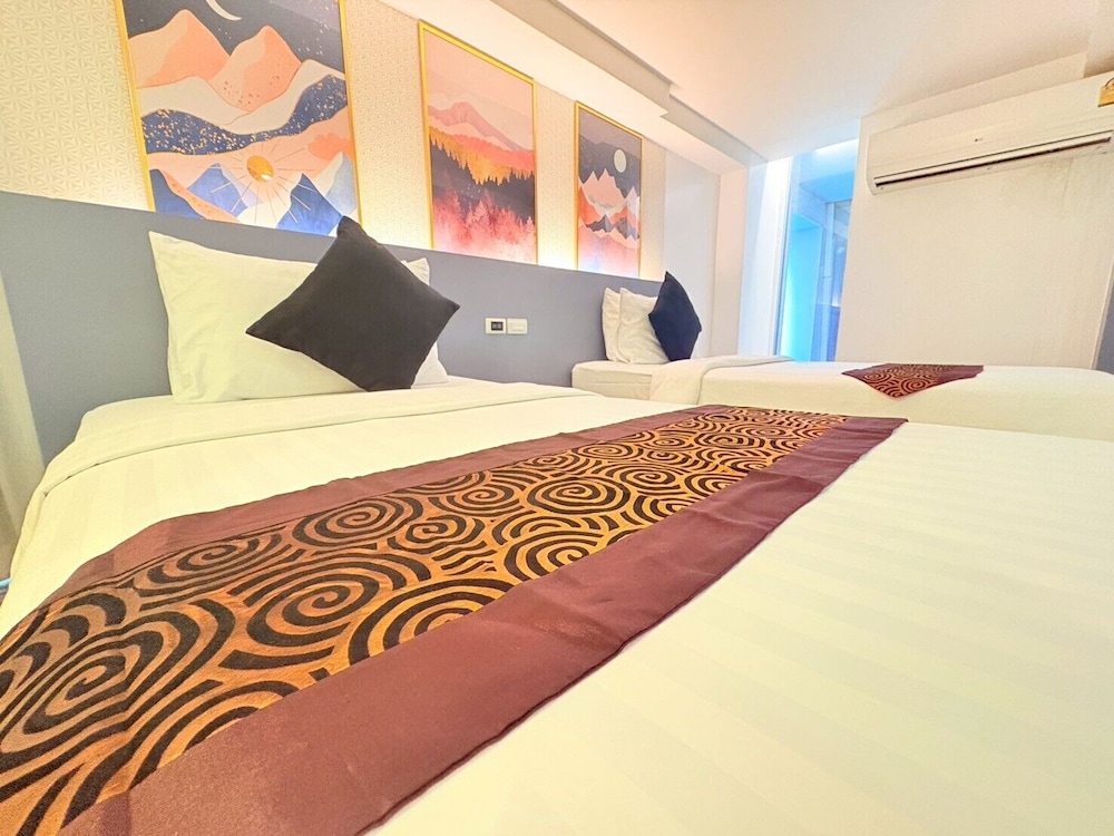 Premier Deluxe Twin Bed photo 2