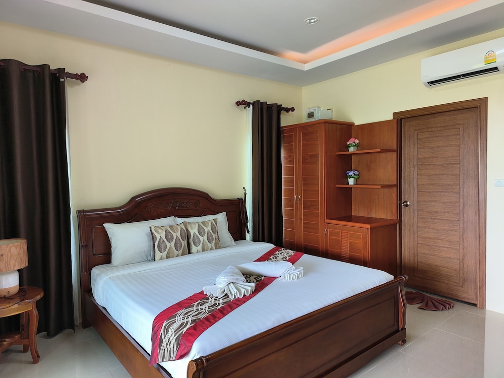 Deluxe Room, 1 King Bed, Non Smoking, Sea View photo 2