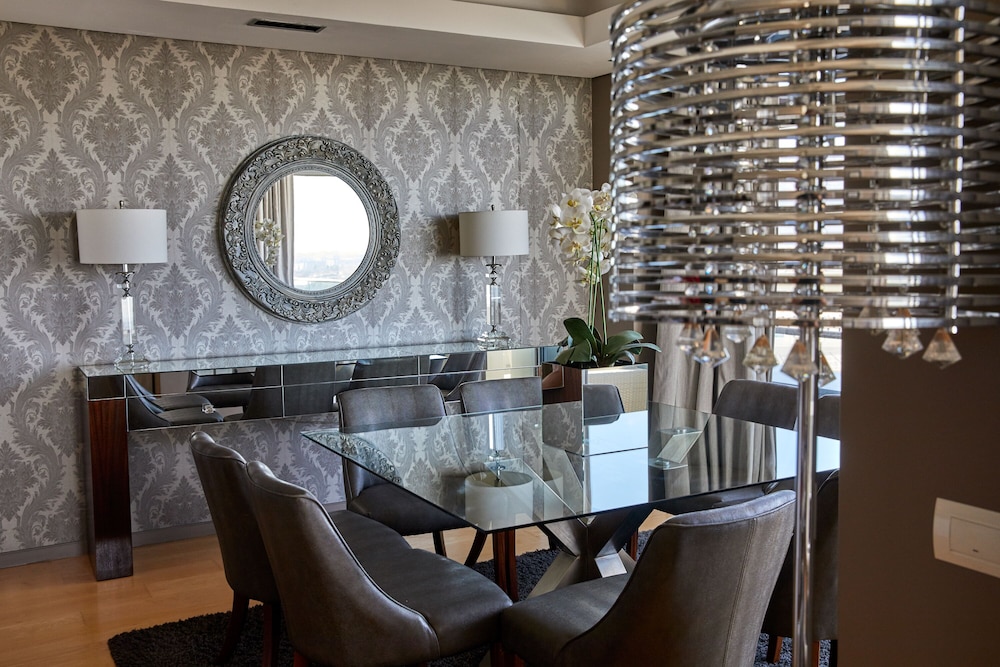 Three-Bedroom Exclusive Penthouse - Photo 11