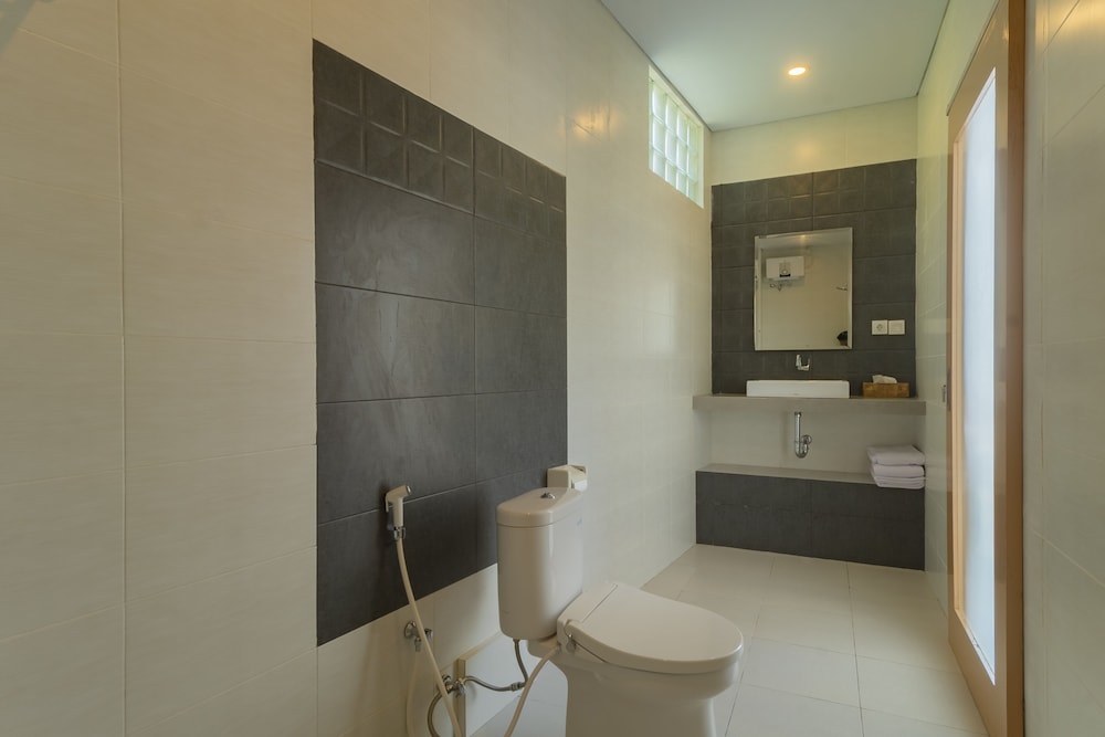 Suite - Photo 24