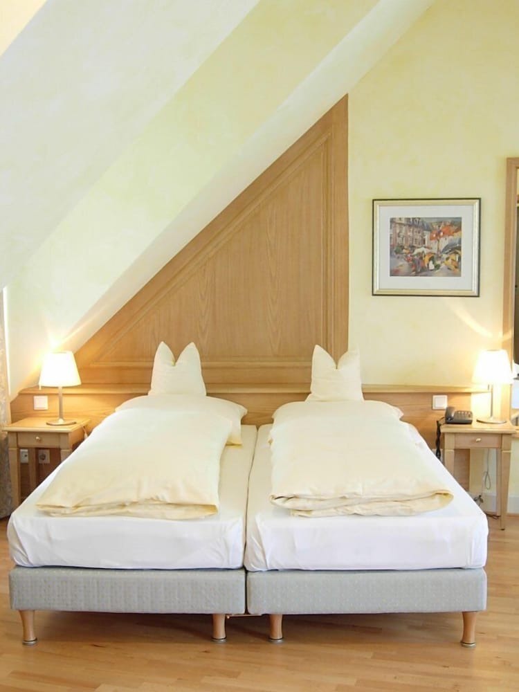 Junior Double or Twin Room, City View photo 1