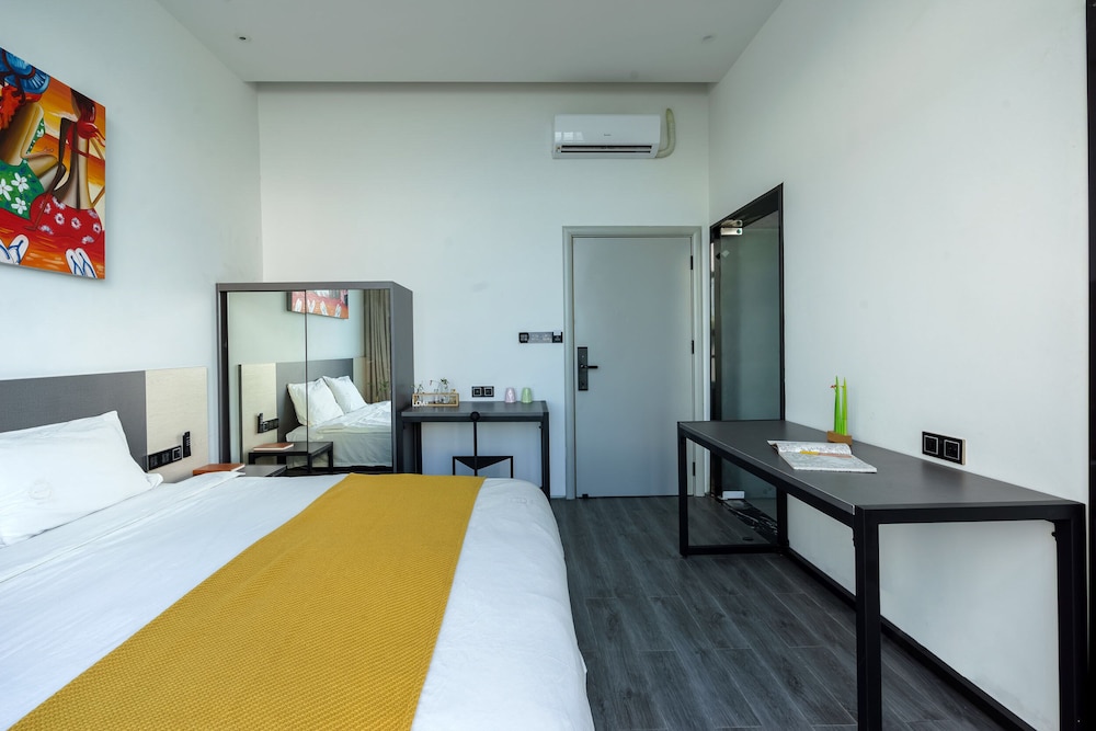 Standard King Room photo 3