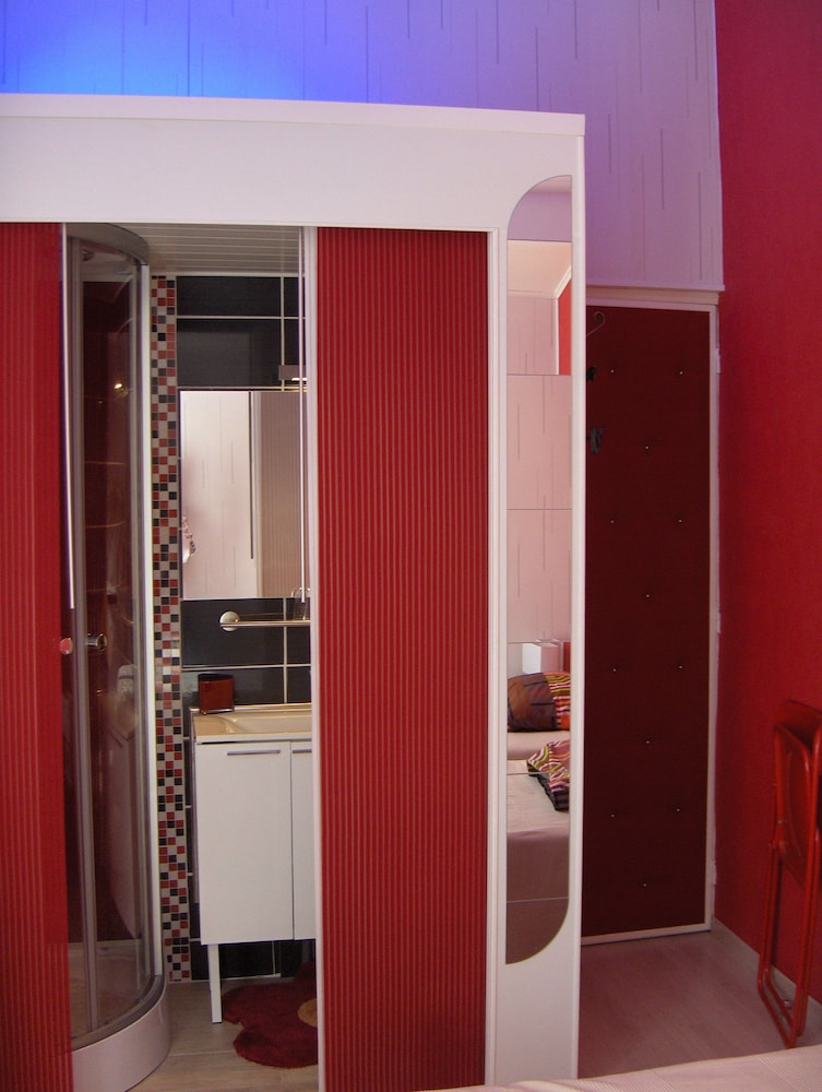 Double Room, Non Smoking (Rouge) photo 2