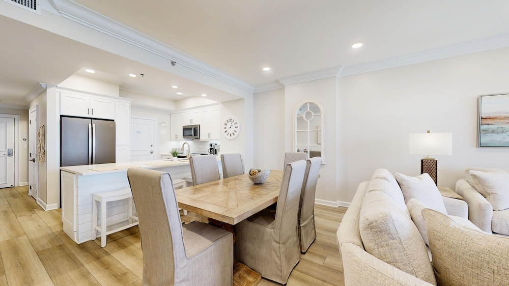 Condo (Tides 0405) photo 2
