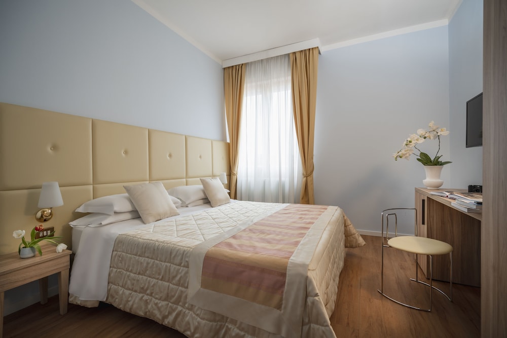 Standard Double Room Single Use photo 3