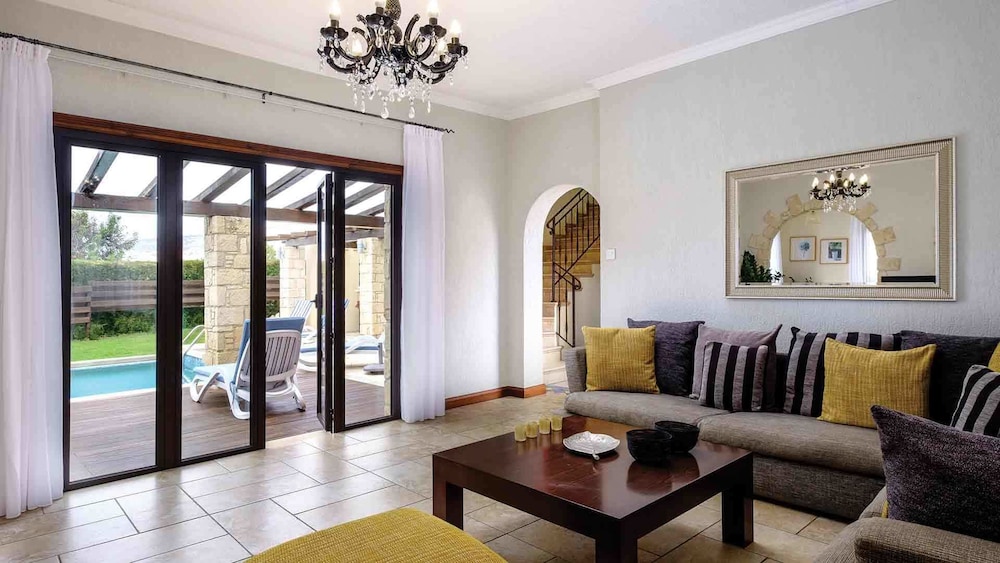 Villa photo 1