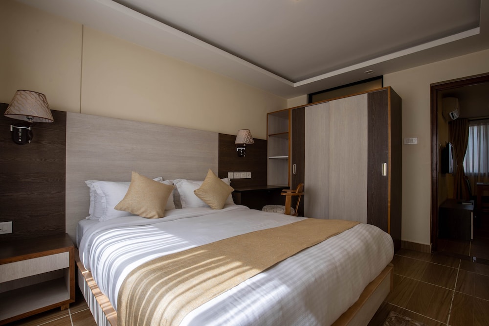 2 BHK Standard Queen Apartment photo 2