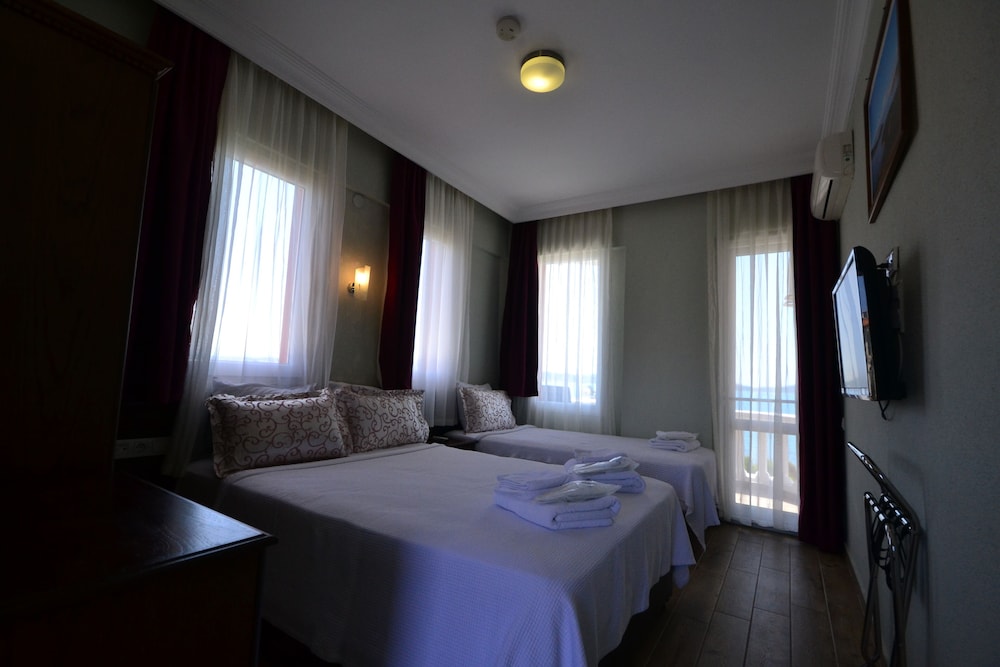 Standard Triple Room, Multiple Beds, Sea View
