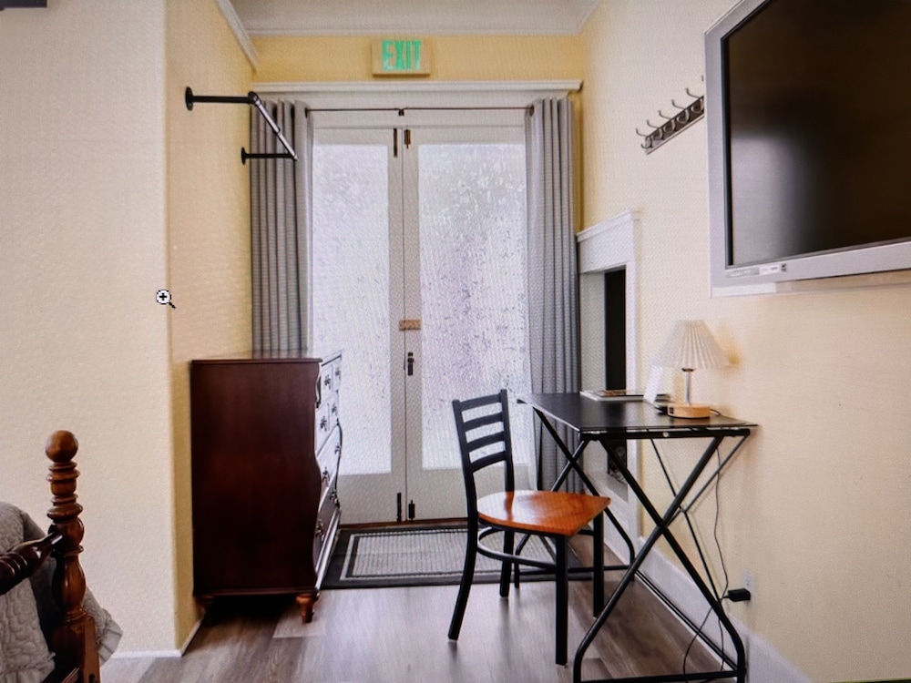Lanai Room