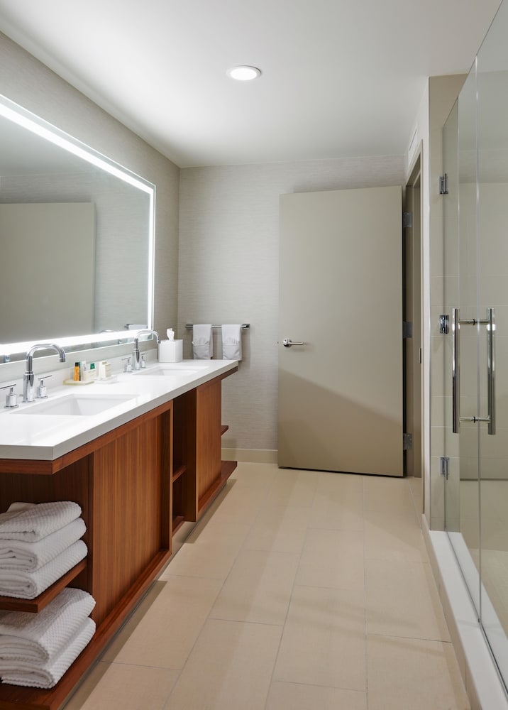 Suite, 1 Bedroom, City View