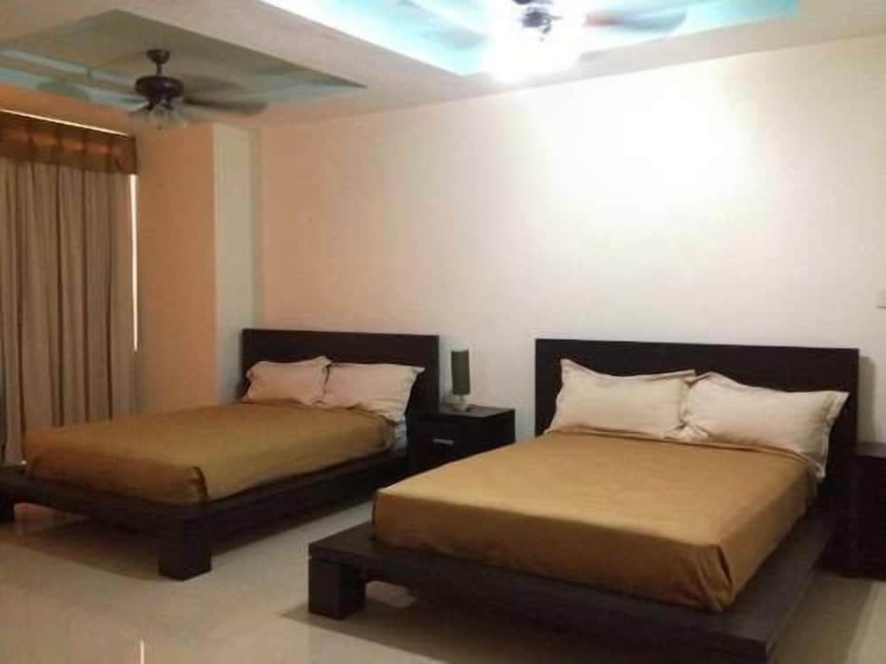 Traditional Room, 2 Queen Beds, Kitchen photo 1