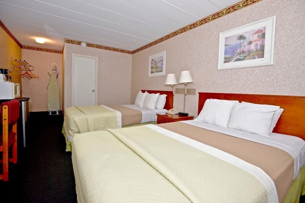 Suite, Multiple Beds - Photo 3