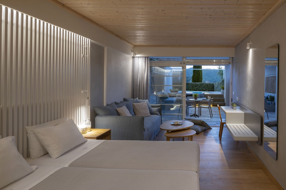 Superior Room, Jetted Tub, Garden Area - Photo 2