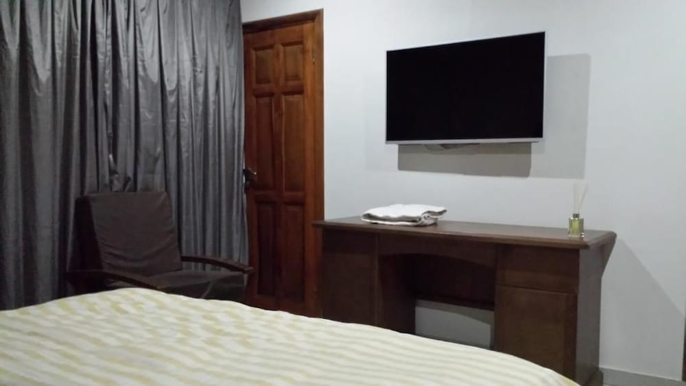 Deluxe Room, 1 King Bed photo 2