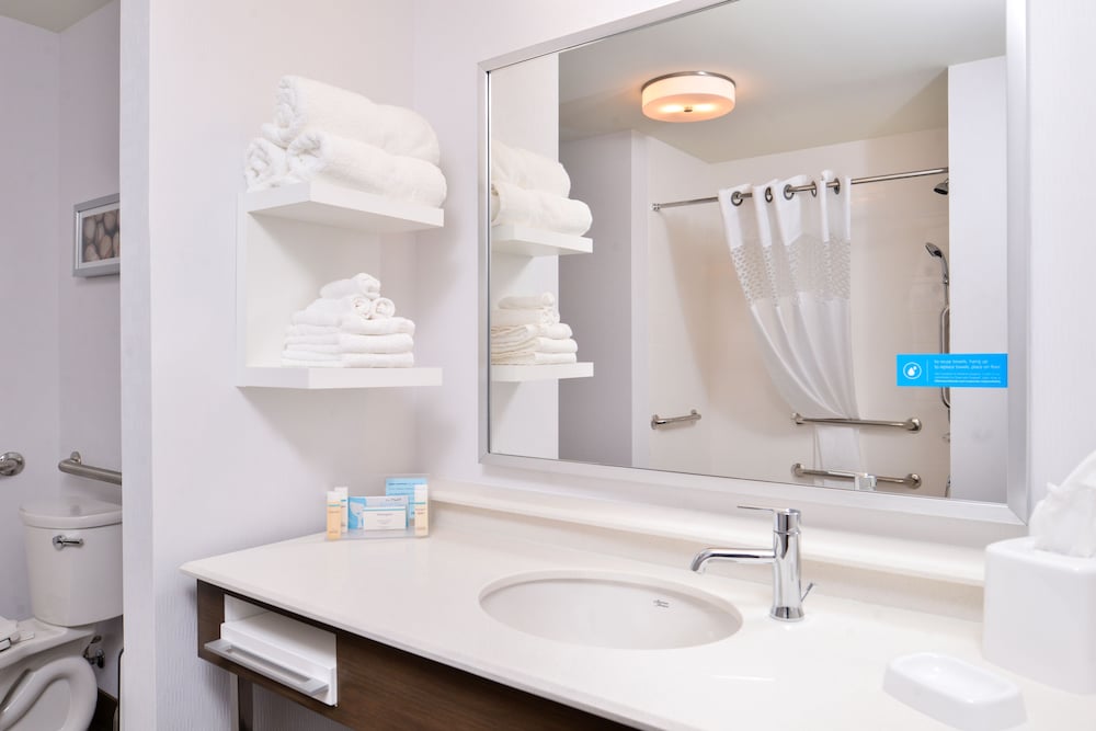 Room, 2 Queen Beds, Accessible, Non Smoking (Bathtub) photo 2