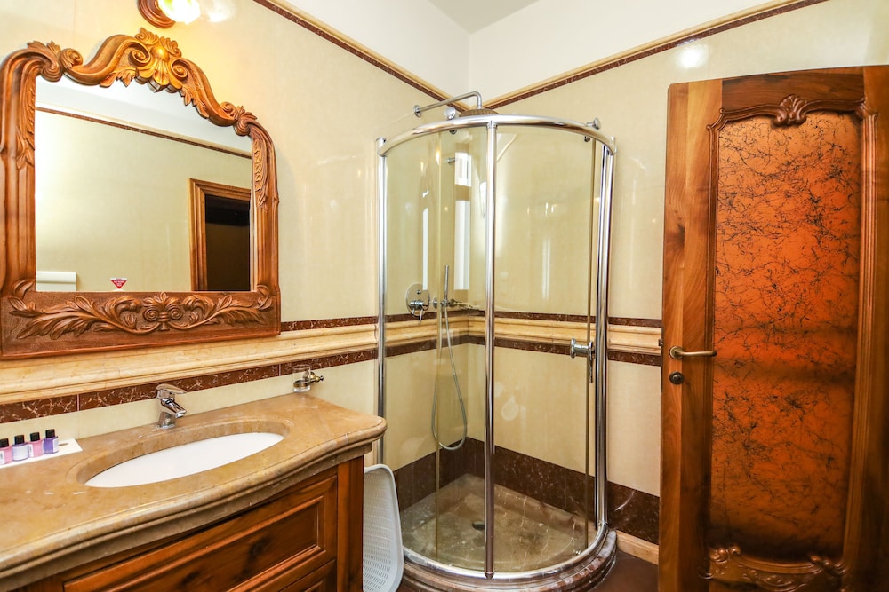 Classic Triple Room, 3 Bedrooms photo 3