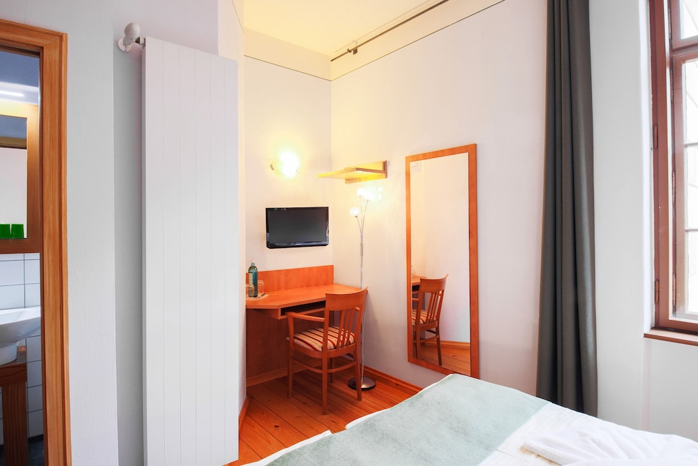 Traditional Double Room, 1 Queen Bed photo 3