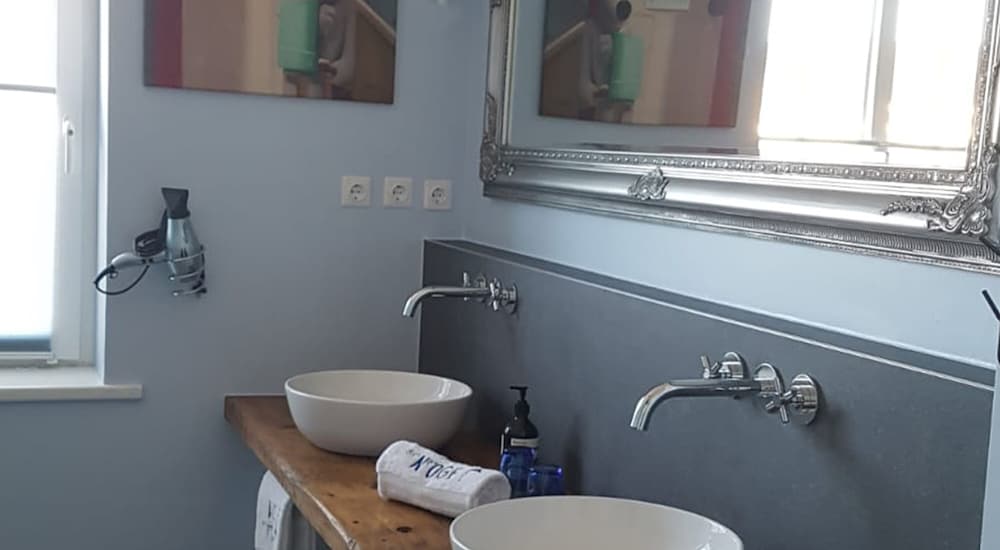 Luxury Studio Suite, 1 King Bed, Ground Floor (Blaue Türe) photo 3