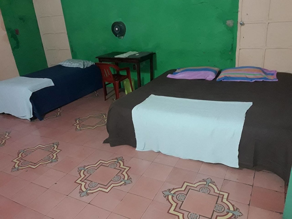 Quadruple Room, 2 Queen Beds, Private Bathroom photo 2