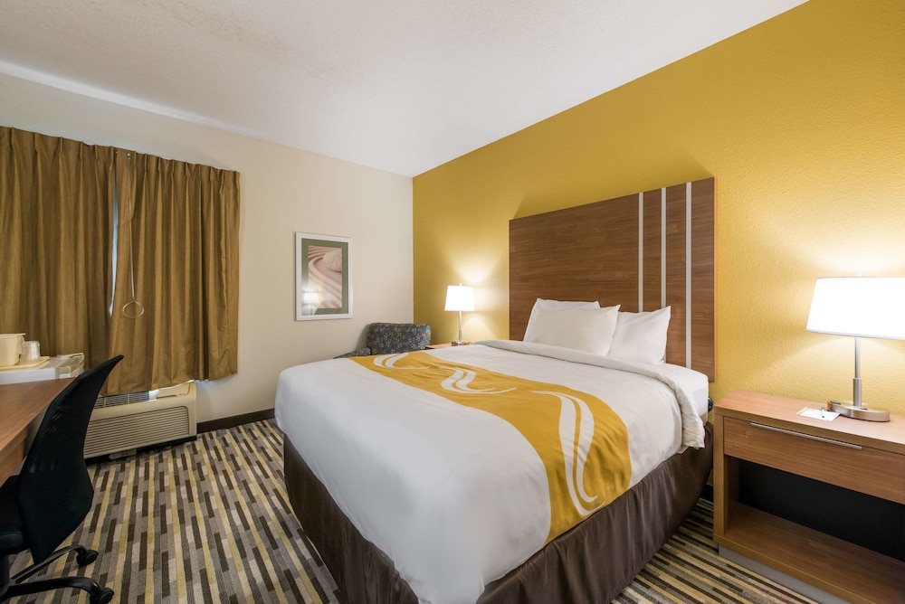 Standard Room, 1 Queen Bed, Non Smoking - Photo 1
