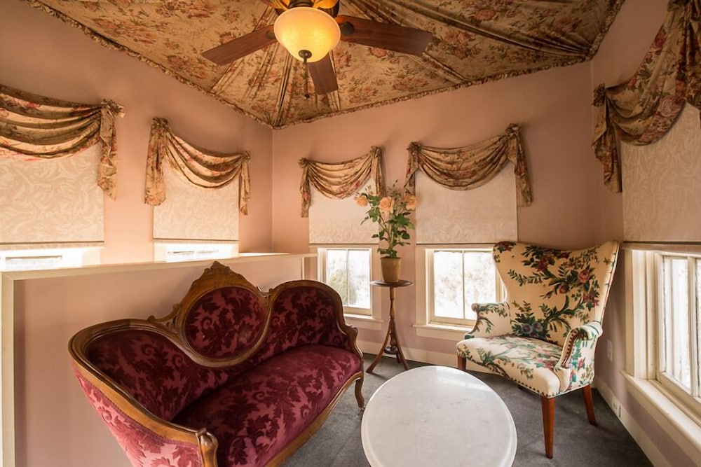 Romantic Room, 1 Queen Bed photo 2