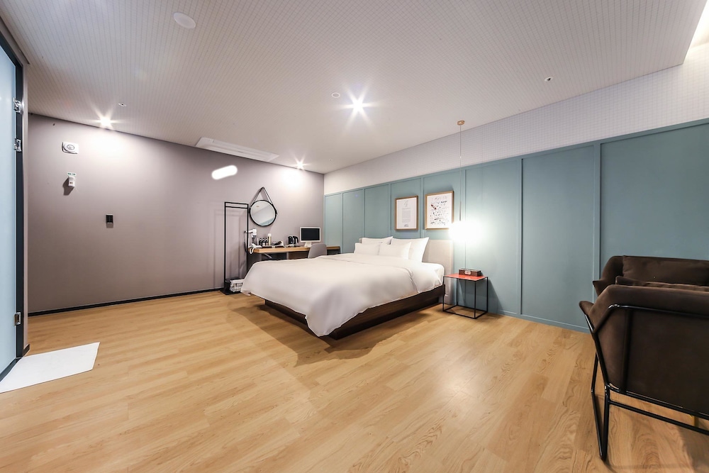 [Special Offer] Premium Room - Early Check in 12PM + Late check out 2PM