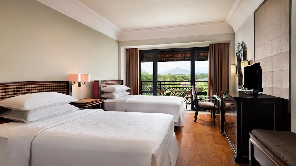 Royal Room, 2 Bedrooms, Balcony, Mountain View photo 2