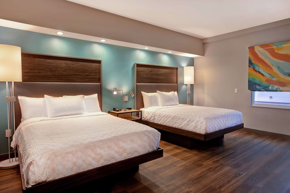 Room, 2 Queen Beds, Accessible, Bathtub (Hearing) - Photo 3