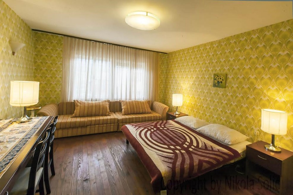 Basic Double Room, Shared Bathroom photo 1