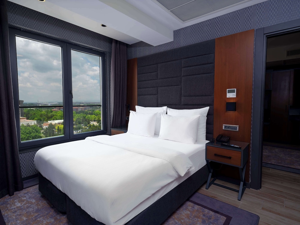 Suite, 2 Bedrooms, Non Smoking, Kitchenette (Vista) - Photo 1
