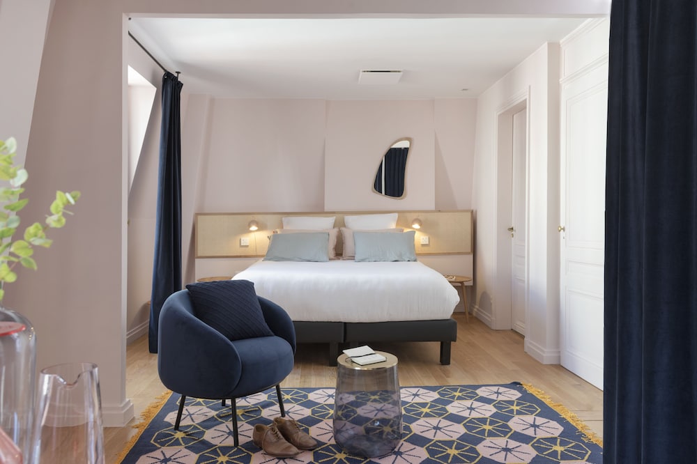 Suite Supérieure Blush, 2 Place Gailleton, 69002 Lyon