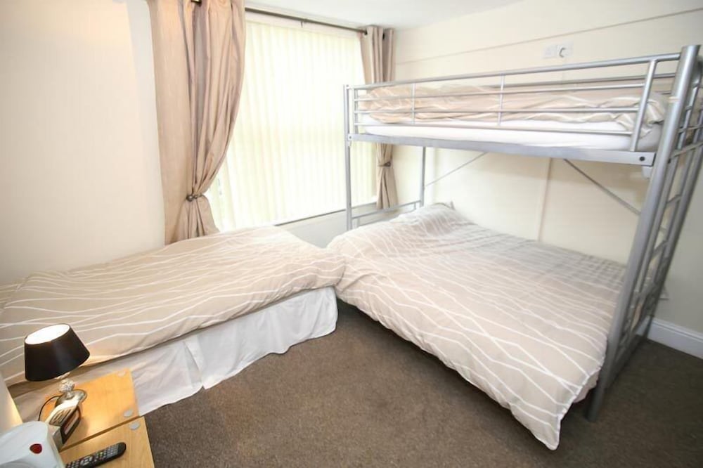 Suite 4 photo 1