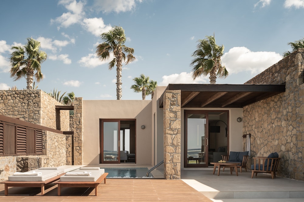 Luxury Suite, Beachfront thumbnail 5