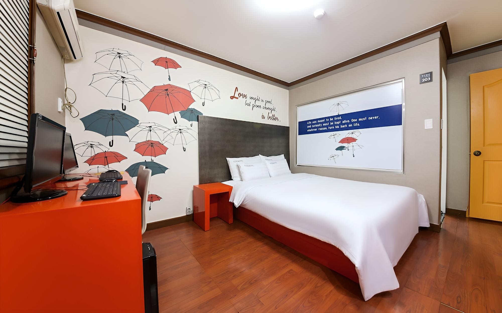 Room (Deluxe Room (No-Hard Couple 2PC)) - Photo 2